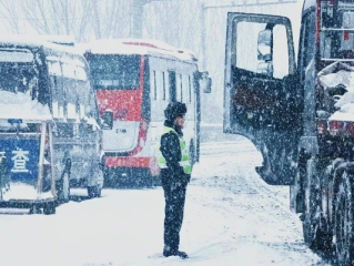 辽宁降雪最新消息，多地迎来强降雪，交通出行受影响
