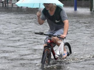 石家庄今日天气，阴云密布，秋意渐浓，午后或有小雨