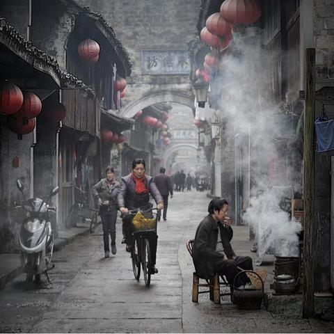 到临海的第一天,我便领教了这座小城天气的脾气 到临海的第一天,我便领教了这座小城天气的脾气