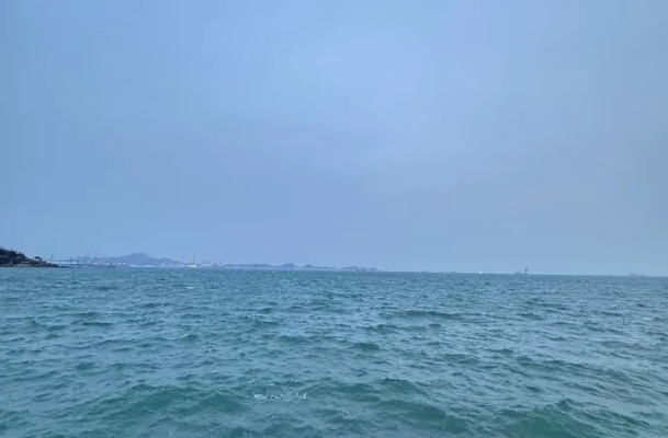 青岛明天天气,海雾散去后的温暖晴空,适宜漫步海边 青岛明天天气,海雾散去后的温暖晴空,适宜漫步海边