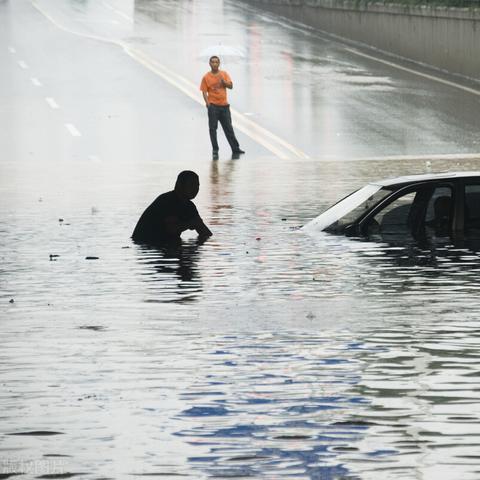 浙江多地拉响大暴雨红色预警,强降雨持续,民众需严加防范 浙江多地拉响大暴雨红色预警,强降雨持续,民众需严加防范